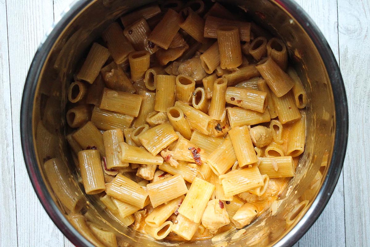 instant pot full of creamy chipotle pasta