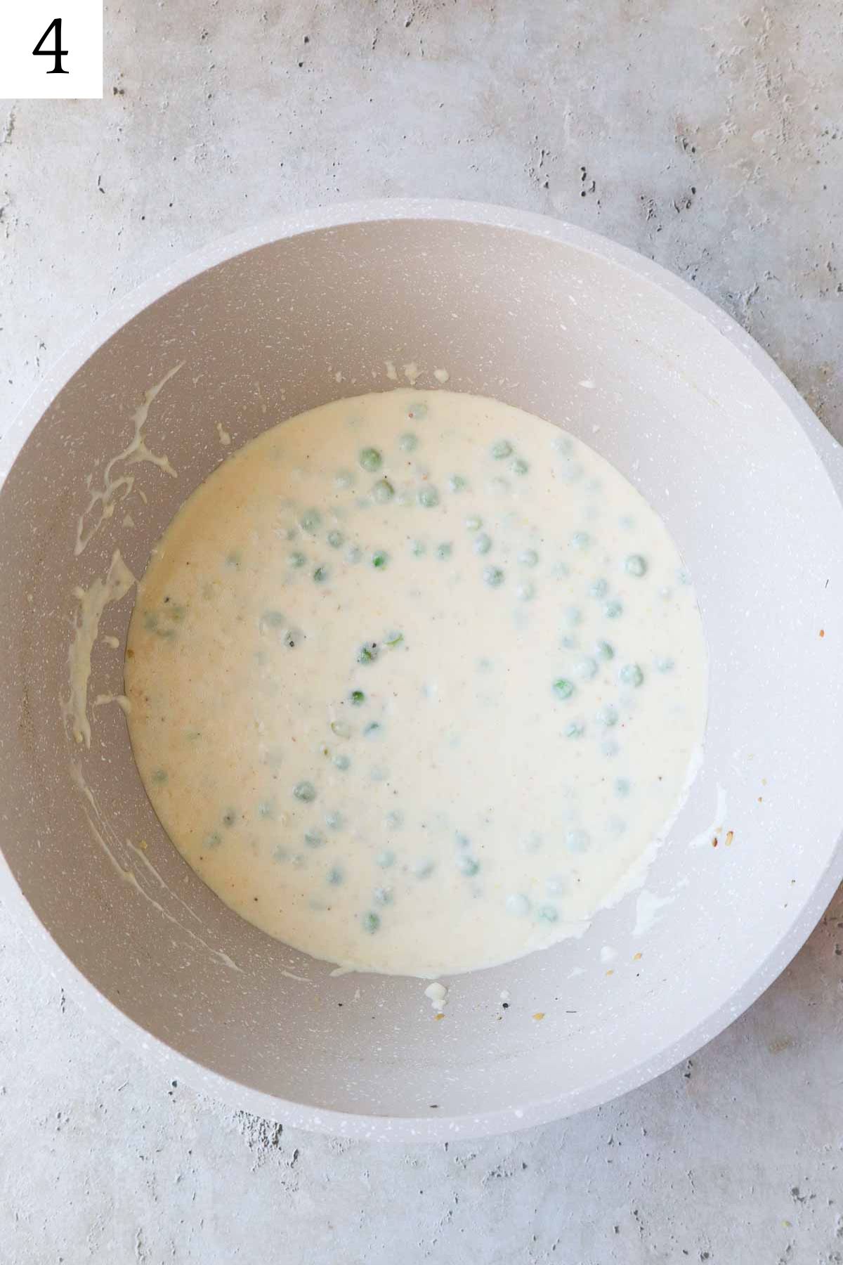 pot with ricotta sauce and peas.