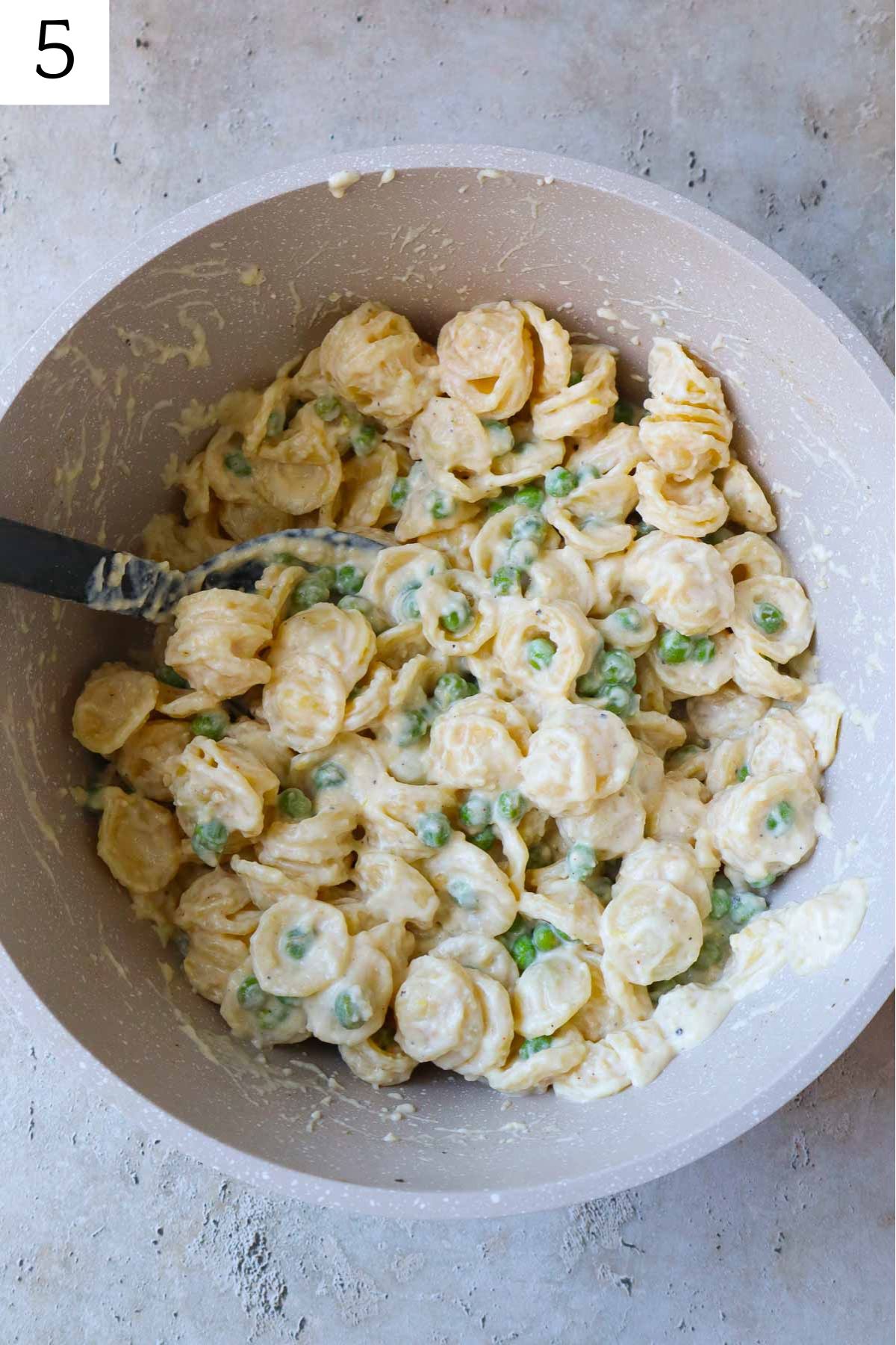 pot with ricotta pasta and peas.